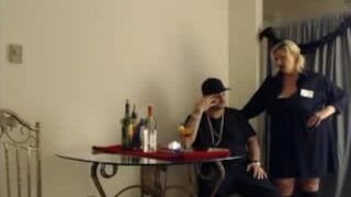 Сквиртующую официантку трахают как босса! порно